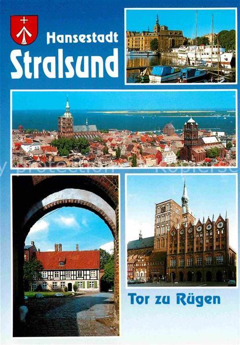 Stralsund Mecklenburg Vorpommern Stadtbild mit Kirchen Hafen Torbogen Rathaus