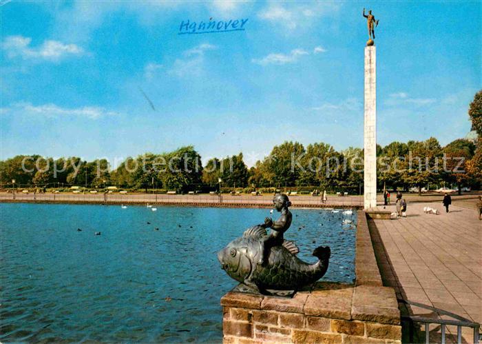 HANNOVER  CITY Fischreiter Fackeltraegersaeule am Maschsee