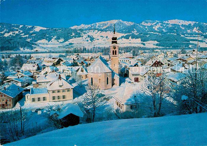 Sonthofen Oberallgaeu Ortsansicht mit Kirche mit Blick zur Stuibenketten Winterp