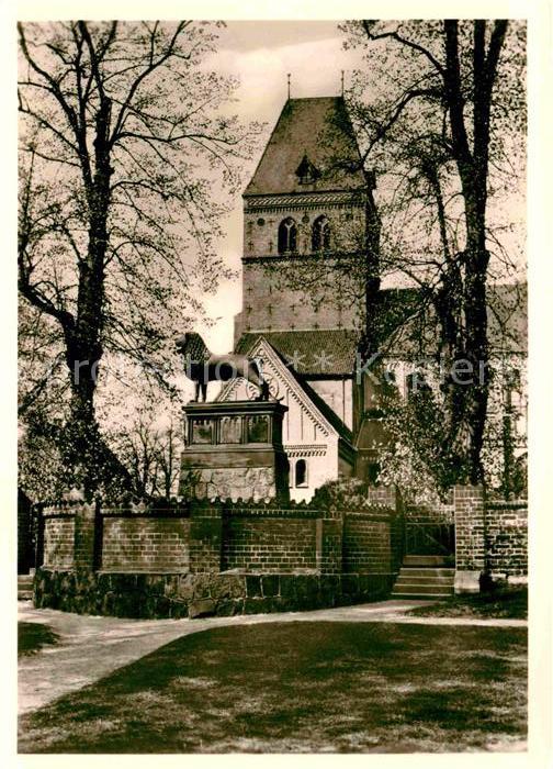 Ratzeburg Schleswig-Holstein Inselstadt Dom mit Loewen