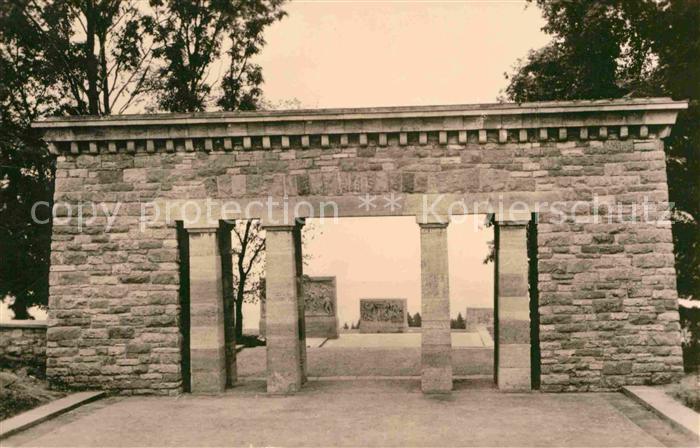 Buchenwald Weimar Mahn- und Gedenkstaette Eingangstor mit Stehlenweg