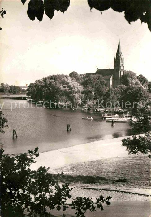 Roebel Mueritz Partie an der Mueritz mit Kirche