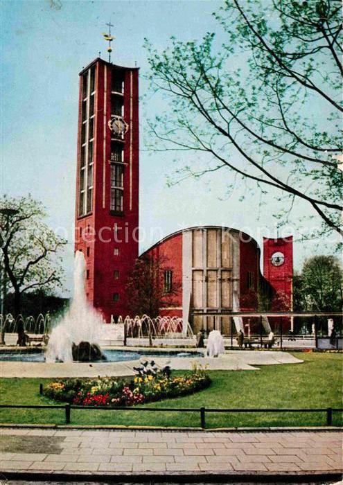 Muenchen Bayern Neue evangelische Matthaeuskirche Springbrunnen