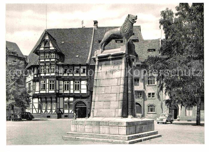 BRAUNSCHWEIG  CITY Burgplatz mit Loewe und Gildehaus