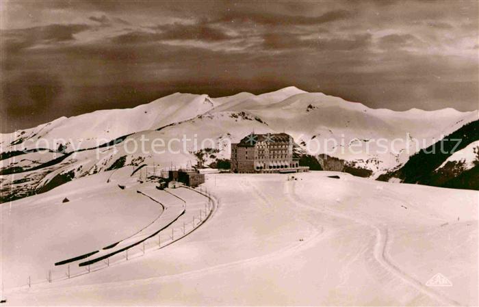 Superbagneres Hotel im Schnee