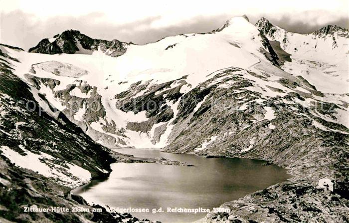 Zittauerhuette am Wildgerlossee gegen Reichenspitze Zillertaler Alpen