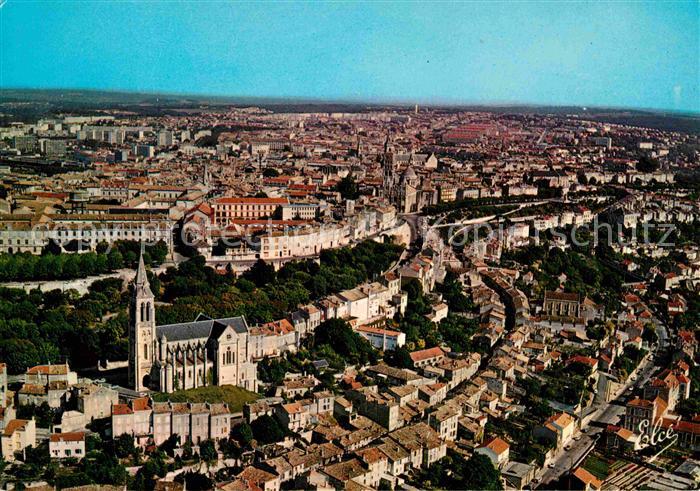 Angouleme Eglise Jardin Vert Cathedrale Saint Pierre Quartiers de la Ville Saint