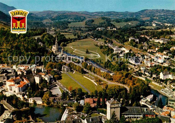 Lourdes Hautes Pyrenees Vue aérienne sur la Basilique et le chateau fort