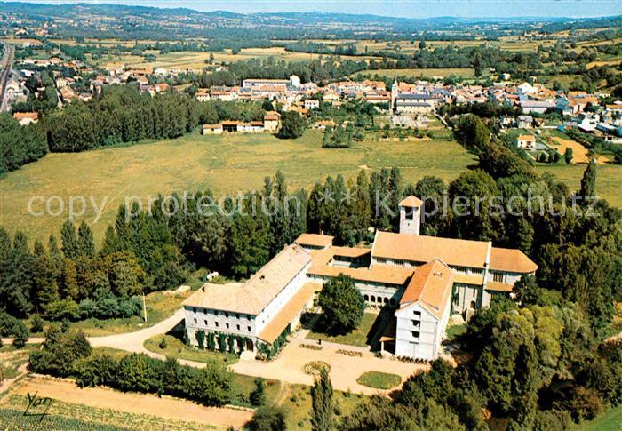 Tournay Hautes-Pyrenees Abbaye Notre Dame et bourg vue aérienne