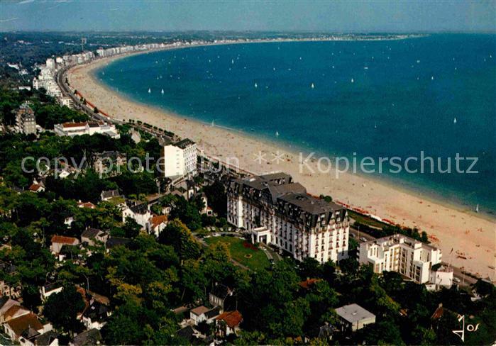 La Baule-Escoublac La grande plage et Boulevard de Mer vue