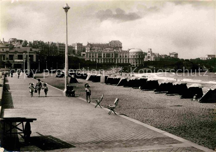 Biarritz Pyrenees Atlantiques La plage et les deux Casinos