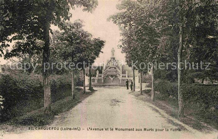 Carquefou Avenue et le Monument aux Morts pour la