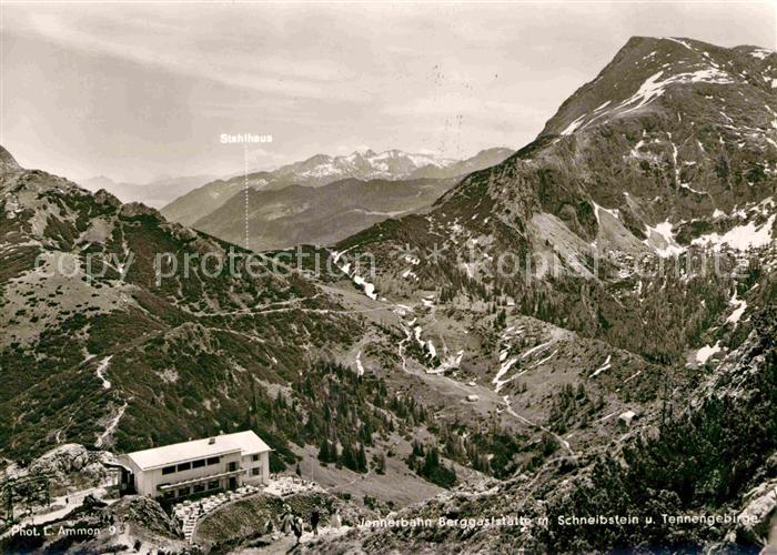 Salzburg Oesterreich Jennerbahn Bergstation mit Schneibstein und Tennengebirge