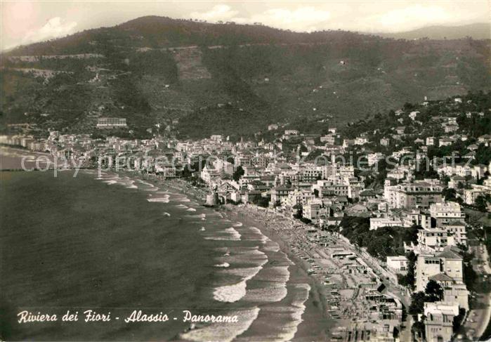 ALAssIO Savona Liguria IT Fliegeraufnahme mit Strand