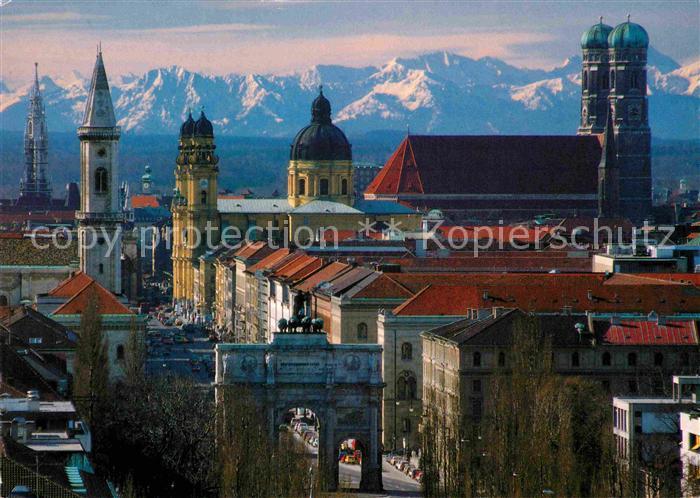 Muenchen Bayern Ludwigs- Theatiner- und Frauenkirche mit Alpen