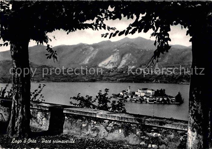 Lago d Orta Pace primaverile isola