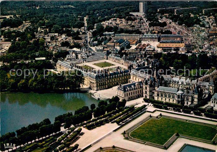 Fontainebleau Seine et Marne Palais Cour de la Fontaine Etang aux Carpes vue aer