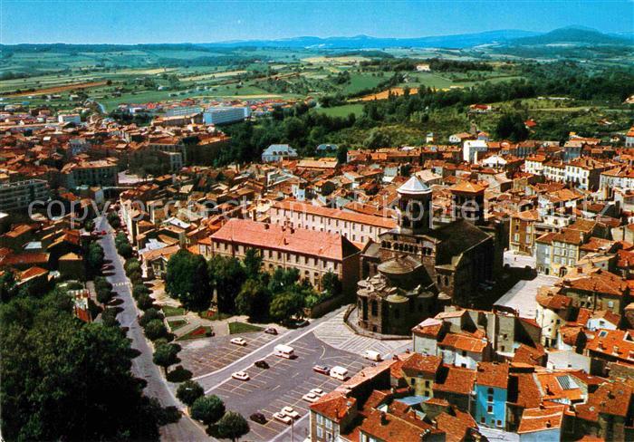 Issoire Vue generale avec l'eglise vue aerienne