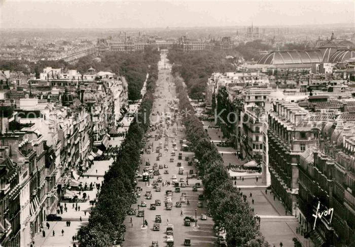 Paris en flanant Avenue des Champs Elysees
