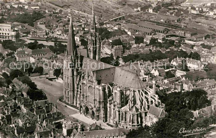 Chartres 28 Cathedrale vue aerienne