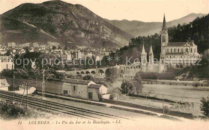 Lourdes Hautes Pyrenees Le Pic du Jer et la Basilique