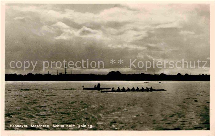 HANNOVER  CITY Maschsee Rudern Achter beim Training