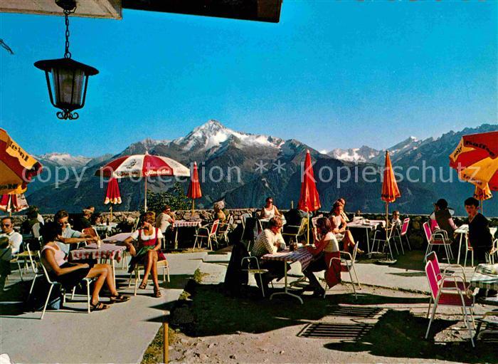 Gschoesswandhuette Zillertal Berggaststaette Sonnenterrasse mit Blick gegen Zill