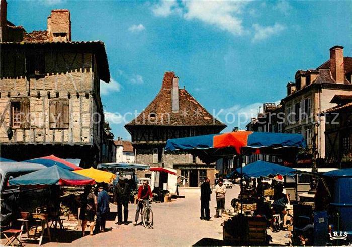 Saint-Cere Marche sur la Place Mercadial
