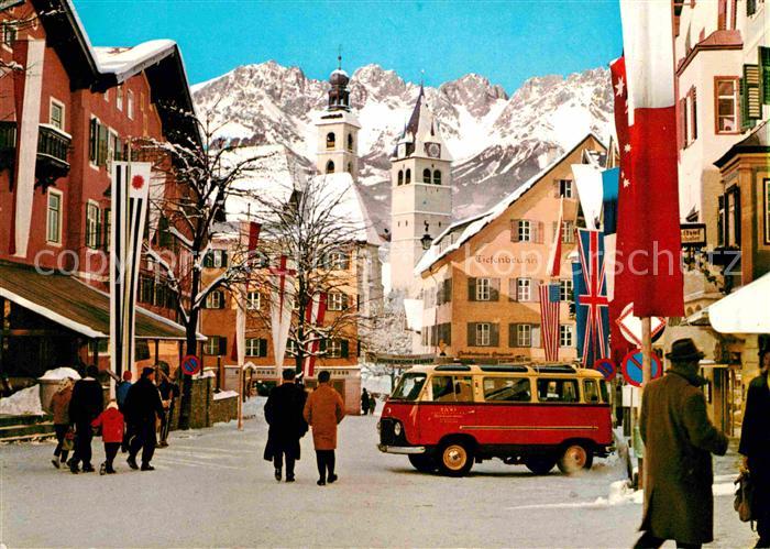 Kitzbuehel Tirol Strassenpartie mit Wildem Kaiser