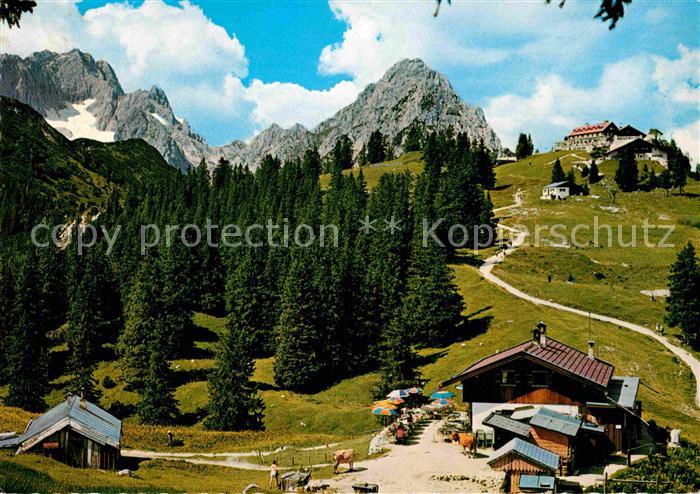 Kreuzeck mit Kreuzalm Kreuzeckhaus Zugspitze und Waxenstein