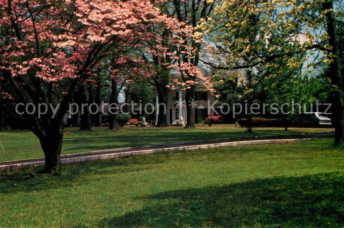 Persoenlichkeiten Elvis Presley Graceland Memphis Dogwood Tress in Bloom