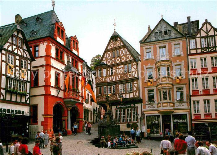 BERNKASTEL-KUES Berncastel Rheinland-Pfalz Marktplatz Fachwerk