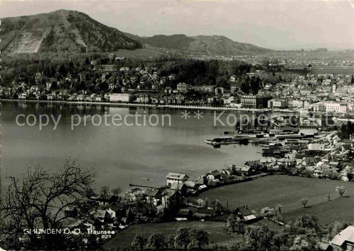 Gmunden Salzkammergut Fliegeraufnahme mit Traunsee