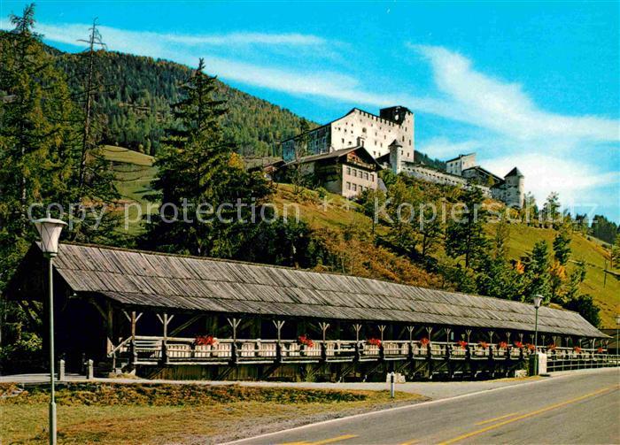 Heinfels Burgruine Heinfels 13. Jhdt. alte Goerzer Burg gedeckte Holzbruecke