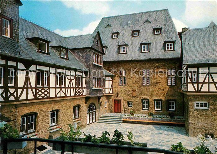 Bacharach Rhein DJH Jugendburg Stahleck Burghof