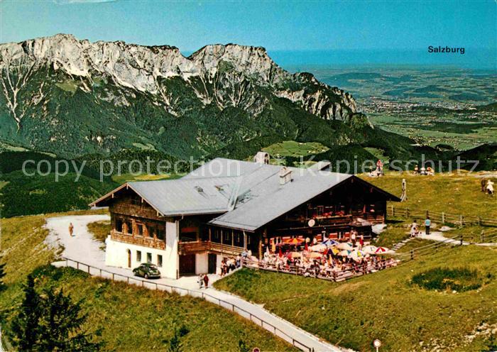 BERCHTESGADEN Bayern Rossfeldschihuette mit Blick auf Untersberg und Salzburg