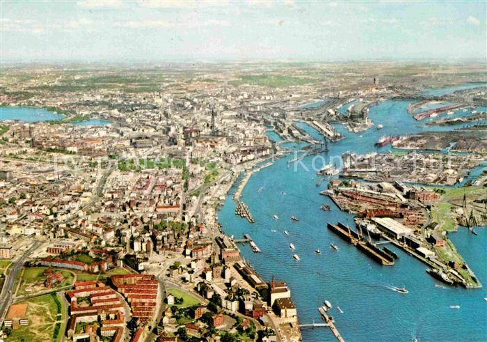 HAMBURG  CITY Stadtgebiet und Hafen Fliegeraufnahme