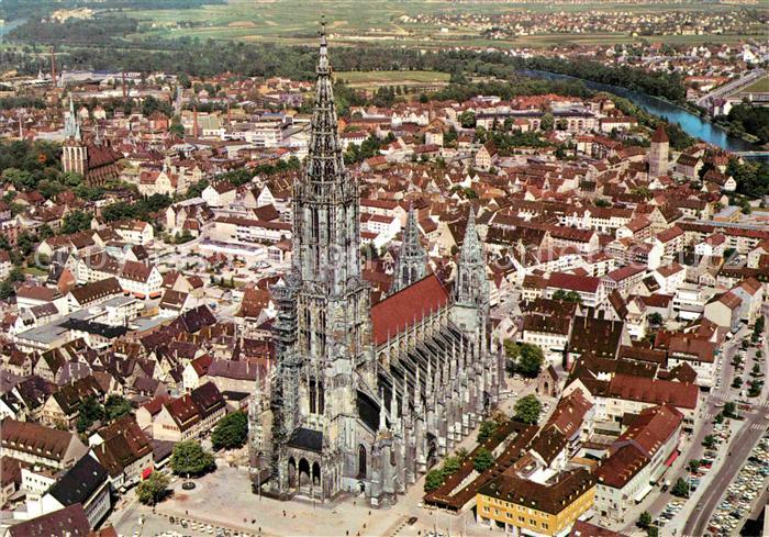Ulm Donau Fliegeraufnahme mit Dom hoechste Kirche der Welt Donau