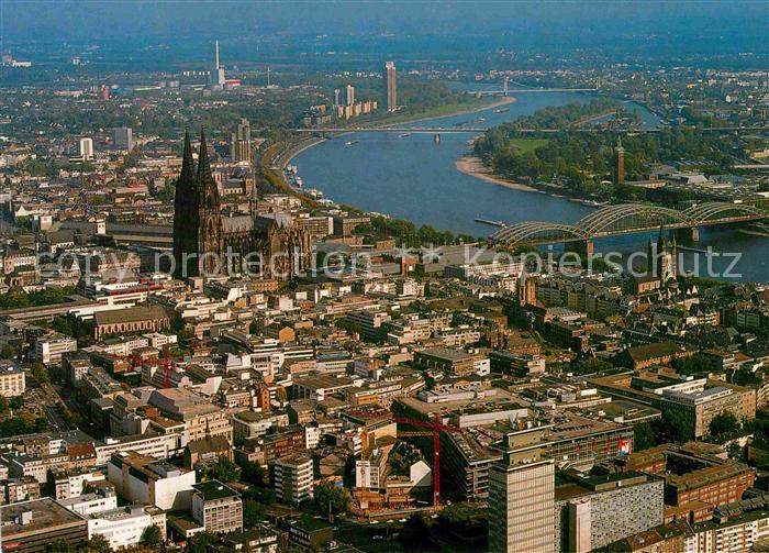 Koeln Rhein Fliegeraufnahme mit Dom und Rhein