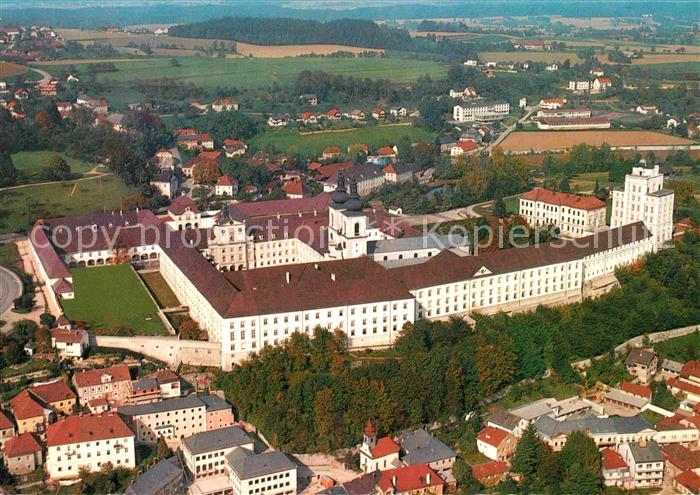 Kremsmuenster Fliegeraufnahme Benediktinerstift