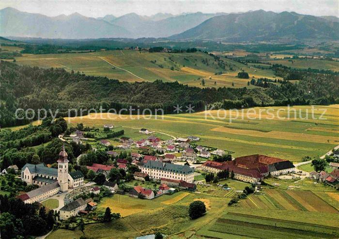 Rottenbuch Oberbayern Fliegeraufnahme mit Ammergauer Hochgebirge