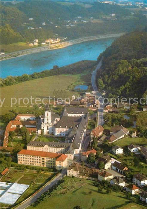 Wilhering Stift Zisterzienserabtei Stiftsanlage mit Rokokokirche Fliegeraufnahme