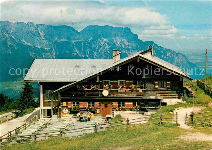 BERCHTESGADEN Bayern Schihuette auf dem Rossfeld mit Untersberg Berchtesgadener