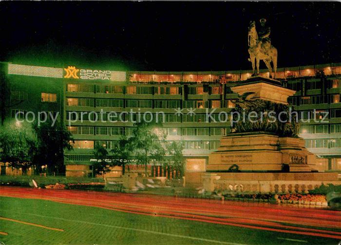 Sofia Sophia Grand Hotel Sofia Denkmal der Befreier Reiterstandbild Nachtaufnahm