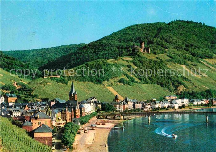 BERNKASTEL-KUES Berncastel Rheinland-Pfalz Gesamtansicht mit Burg Landshut Mosel