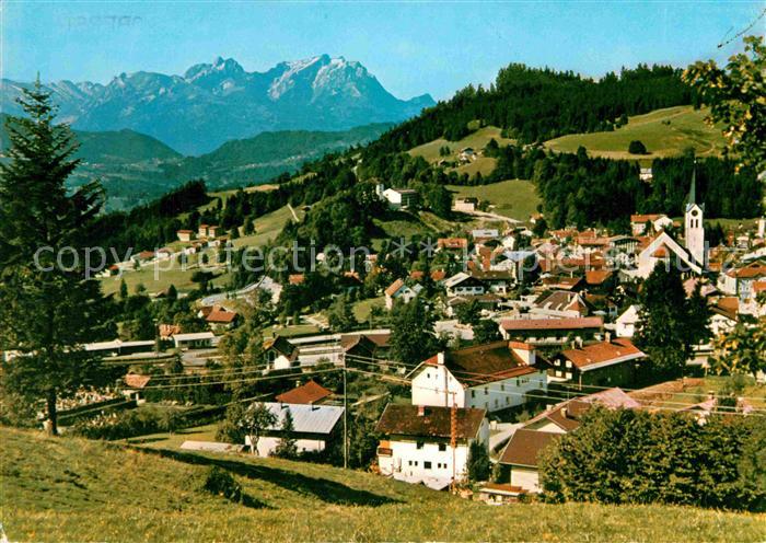 Oberstaufen Oberallgaeu Bayern Gesamtansicht mit Blick zu Altmann und Saentis A