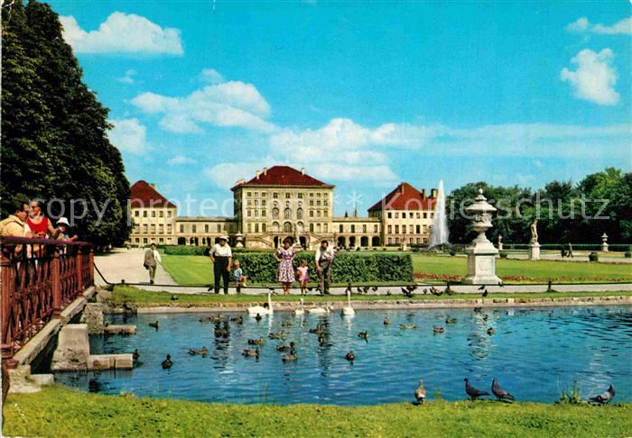 Muenchen Bayern Schloss Nymphenburg Park Schwanenteich