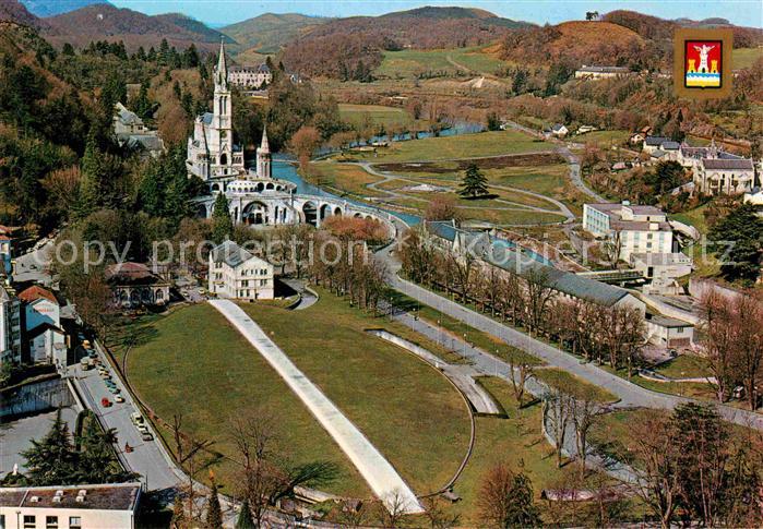 Lourdes Hautes Pyrenees La Basilique et la Basilique Souterraine St Pie X Basili