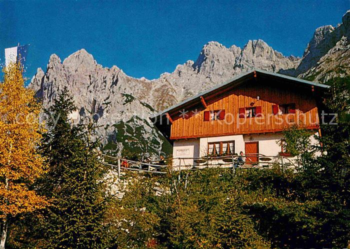 Mittenwald Bayern Mittenwalder-Huette gegen Karwendelspitzen