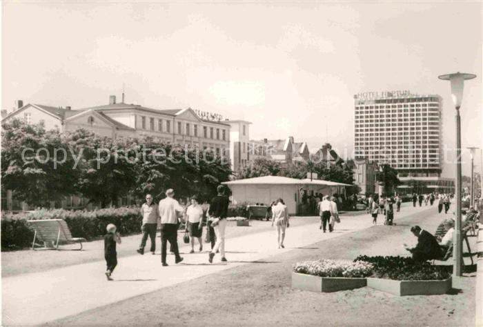 Warnemuende Ostseebad Hotel Neptun an der Strandpromenade